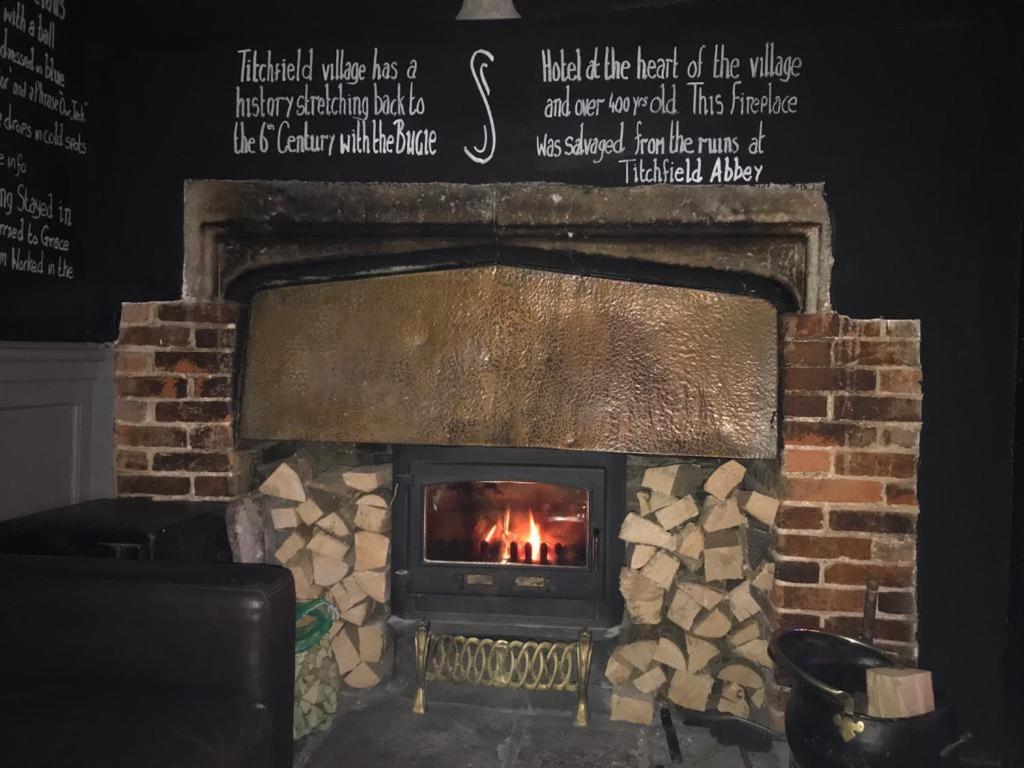Bugle Hotel Titchfield Buitenkant foto